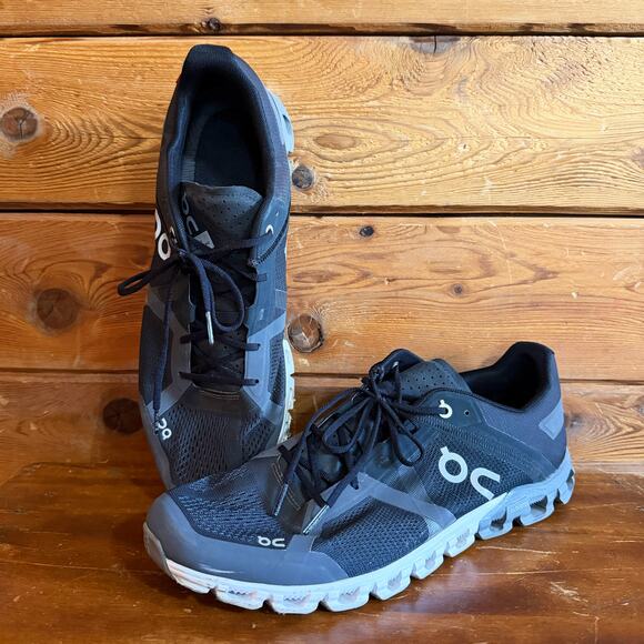 On Cloud Cloudflow 2.0 Running Shoes Mens size 11 Black Gray Swiss Engineering - Picture 1 of 6